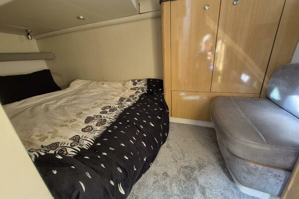 35ft Maxum Yacht For Sale