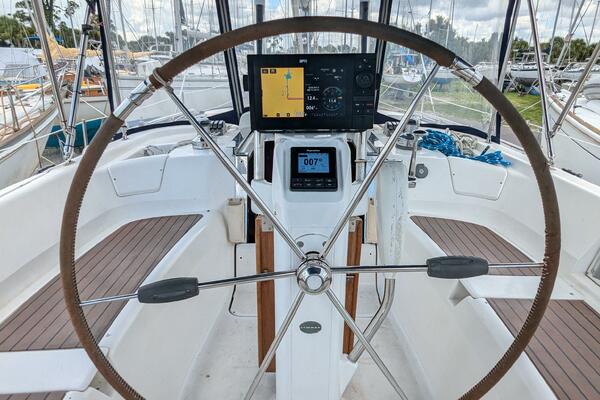 Momentum 45ft Hunter Yacht For Sale