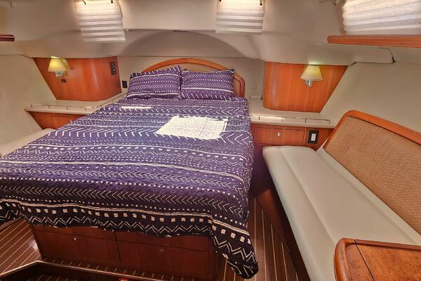 Momentum 45ft Hunter Yacht For Sale