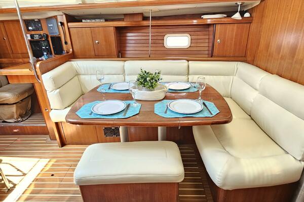 Momentum 45ft Hunter Yacht For Sale