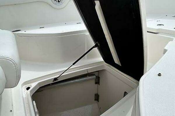 Photo of the 2007 Robalo R300 Center Console