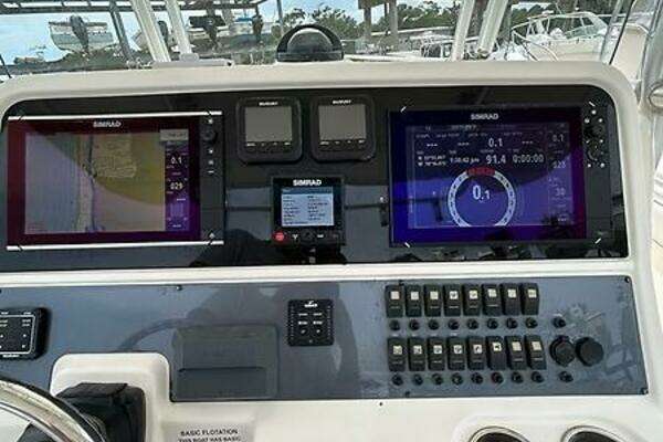 Photo of the 2007 Robalo R300 Center Console
