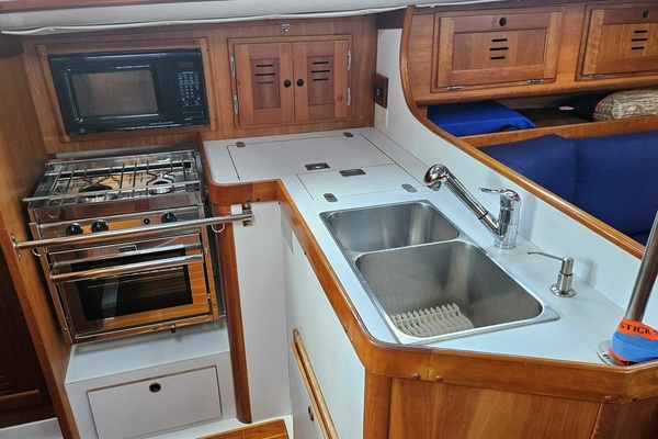 35ft Freedom Yacht For Sale