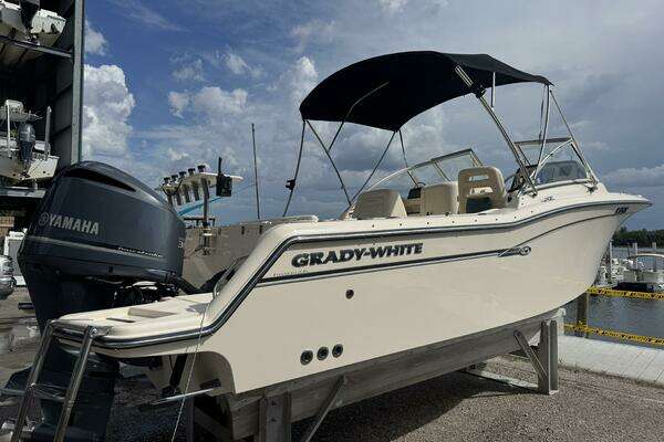 25-ft-Grady-White-2018-235 Freedom-Holiday Florida United States yacht for sale