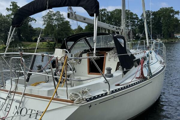 Blue Note 34ft C amp C Yacht For Sale