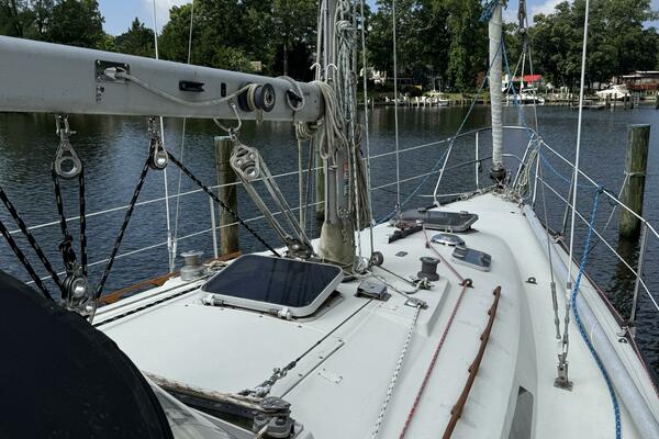 Blue Note 34ft C amp C Yacht For Sale