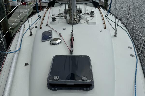 Blue Note 34ft C amp C Yacht For Sale