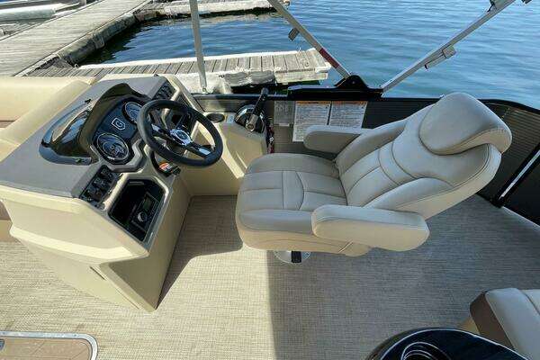 Photo of the 2023 Godfrey Sweetwater Cruise SW 2186