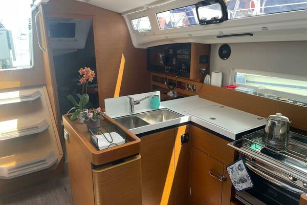 2020 Sun Odyssey 410