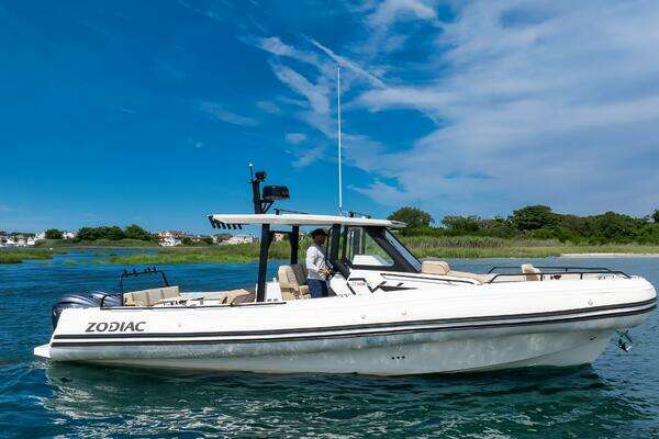 Photo of the 2025 Zodiac X10CC