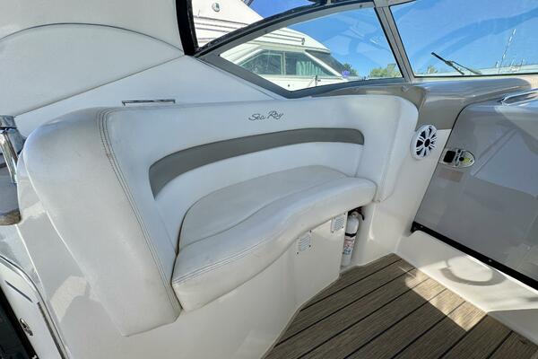 32ft Sea Ray Yacht For Sale