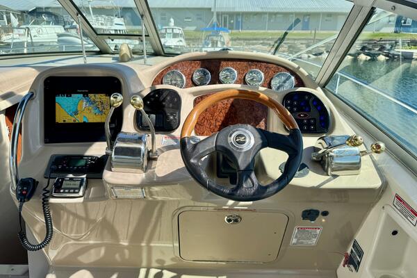 32ft Sea Ray Yacht For Sale