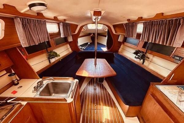 28ft Pearson Yacht For Sale
