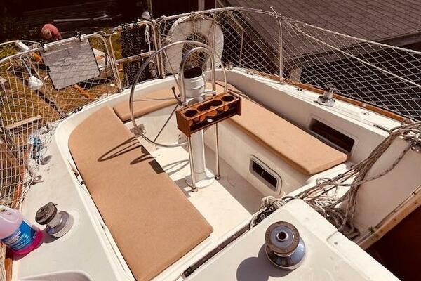 28ft Pearson Yacht For Sale