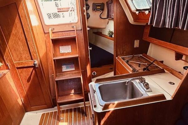 28ft Pearson Yacht For Sale