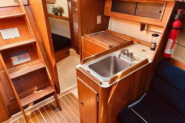 28ft Pearson Yacht For Sale