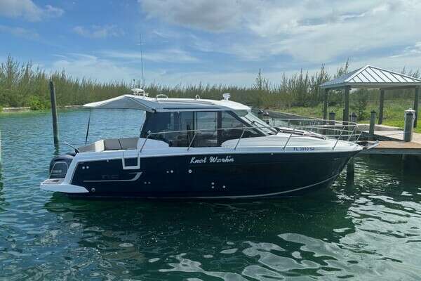 29-ft-Jeanneau-2020-NC895-Knot Work'N-Abaco Bahamas yacht for sale