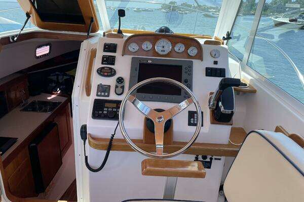 2004 Hunt Yachts 29