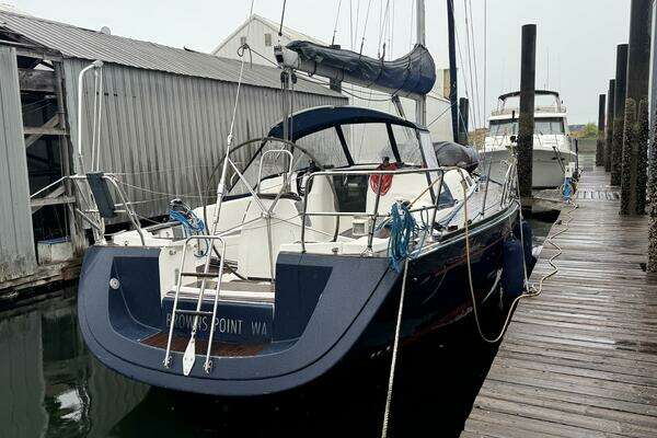 Photo of the 2004 Dufour 40 "FALCON"