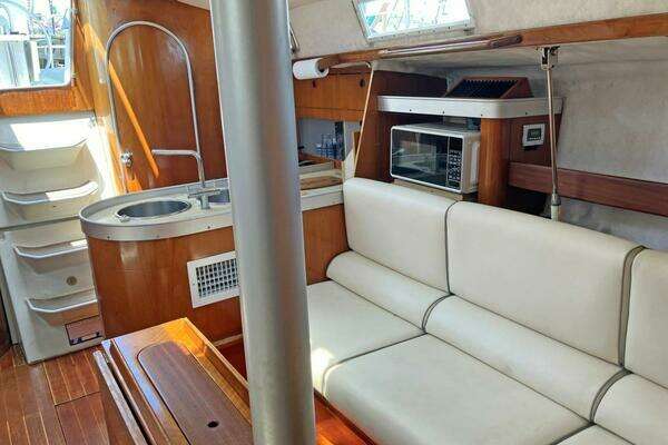 Photo of the 1991 Beneteau Moorings 38