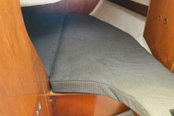 Photo of the 1991 Beneteau Moorings 38