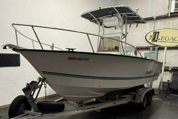 Photo of the 2002 Key Largo 2100 CC