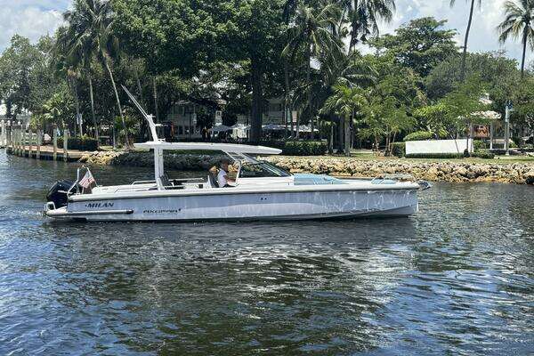 37-ft-Axopar-2024-37 Sun Top-MILAN-Fort Lauderdale Florida United States yacht for sale