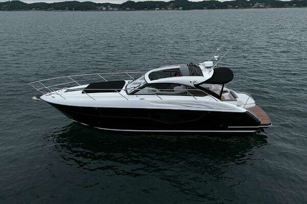 40-ft-Princess-2022-V40-Grand Haven Michigan United States yacht for sale