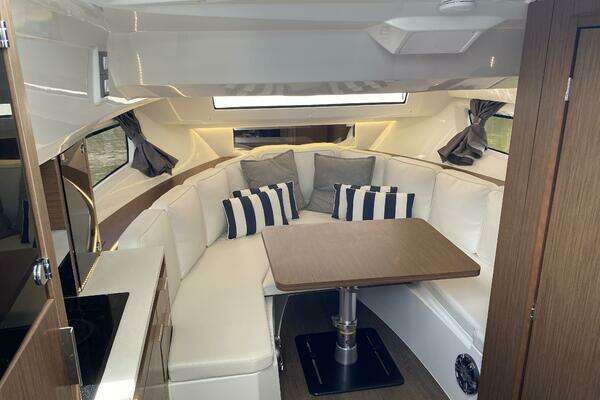 2022 Jeanneau 35