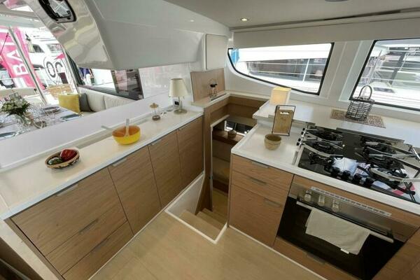 Bali 4.4 Galley 2