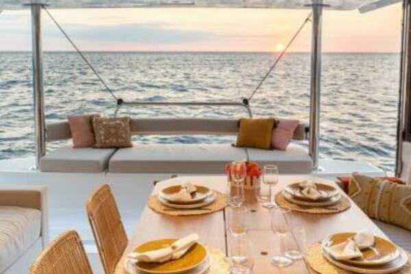 Bali 4.4 Dining Table