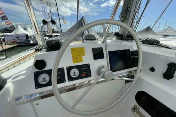 Bali 4.4 Helm Station 3