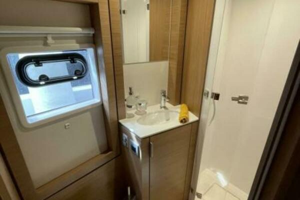 Bali 4.4 Guest Cabin Head & Shower