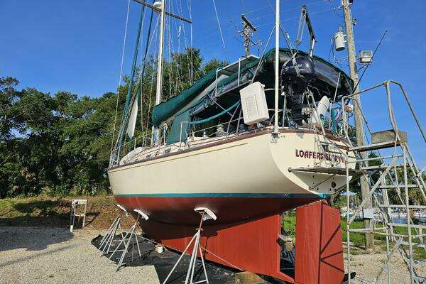 Photo of the 1994 Island Packet  "Loafer's Glory II"