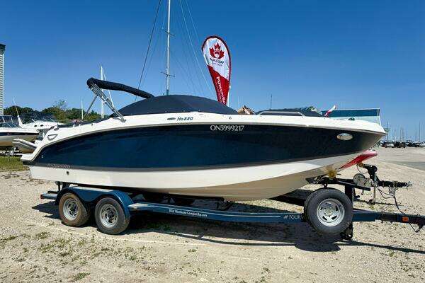 22-ft-Four Winns-2017-220 HD-Midland Ontario Canada yacht for sale