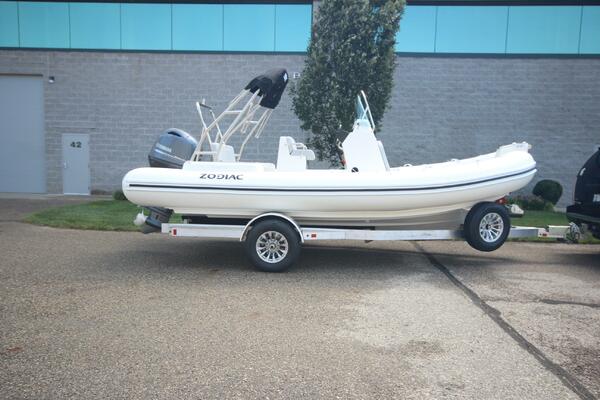 2025 Zodiac Medline 5.8 NEO, Image 1 