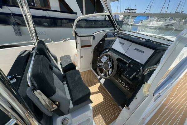 Nimbus T9 Yacht For Sale