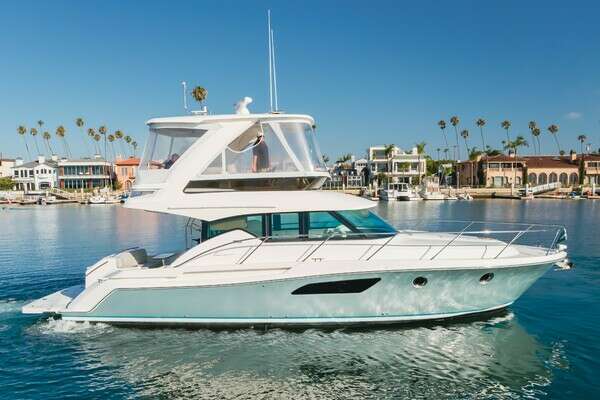 Tiara Yachts - F44 Flybridge