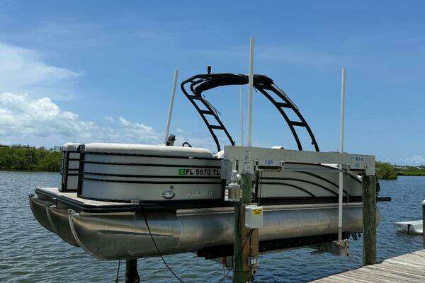 Photo of the 2023 Harris 230 Sunliner SE