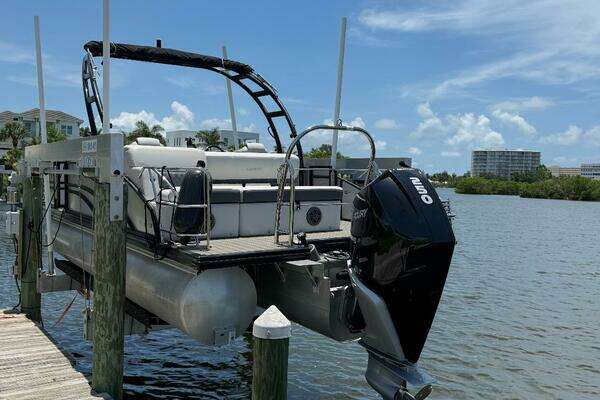 Photo of the 2023 Harris 230 Sunliner SE