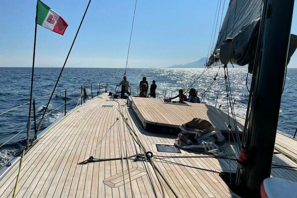 82ft Black Pepper Yacht For Sale 82ft Black Pepper Yacht For Sale