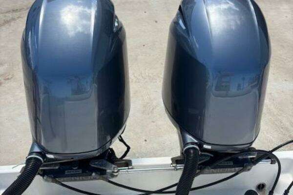 Photo of the 2018 Century 2600 Center Console