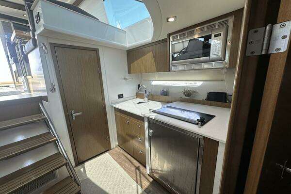 2016 Cruisers Yachts 41