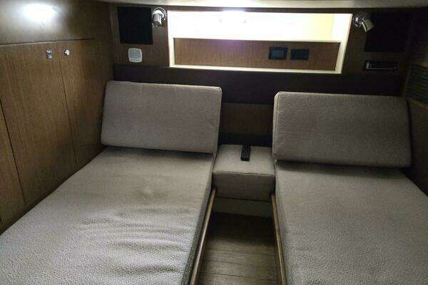 2016 Cruisers Yachts 41