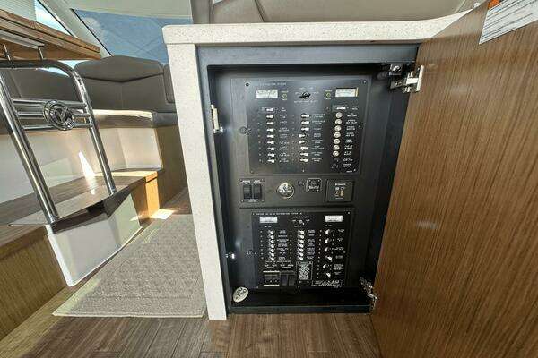 2016 Cruisers Yachts 41