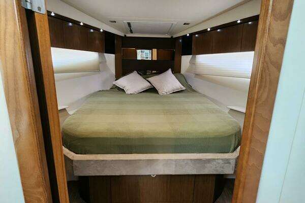 2016 Cruisers Yachts 41