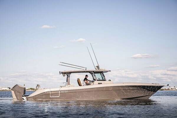 42-ft-HCB-2023-42 Lujo-Fifty Shades Of Graydon-Tampa Florida United States yacht for sale
