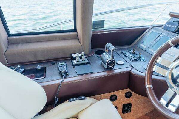 2012 Azimut 70