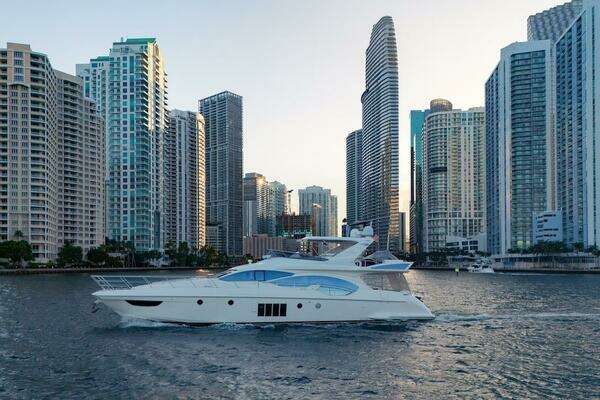 2012 Azimut 70