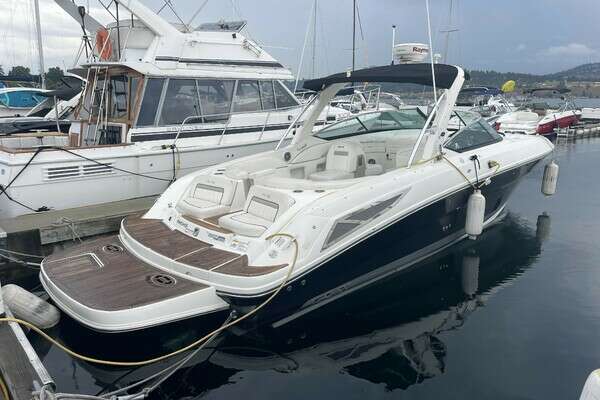30-ft-Sea Ray-2010-300 SLX-Kelowna British Columbia Canada yacht for sale